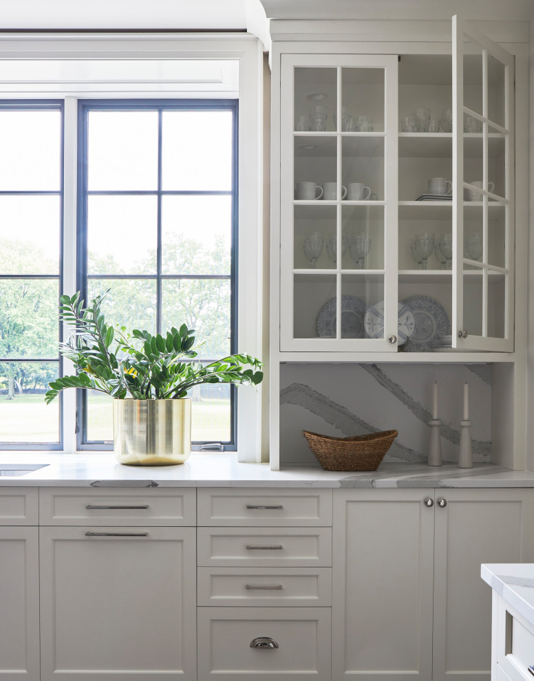 Transitional kitchen photo in Chicago