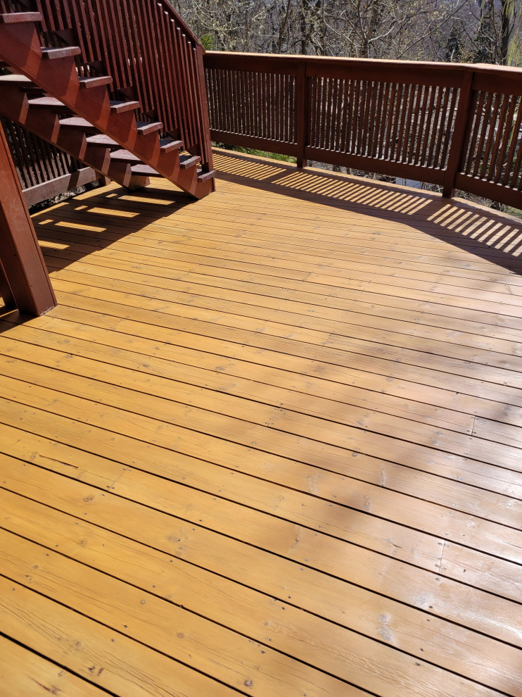 Deck Sanding & Staining