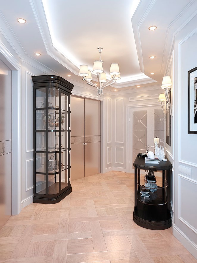 У Ростральных колонн