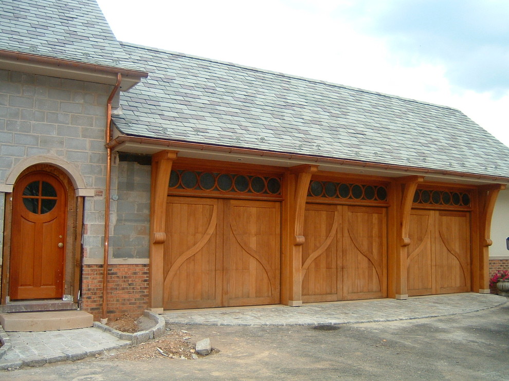 Design ideas for a large traditional detached three-car workshop in Philadelphia.