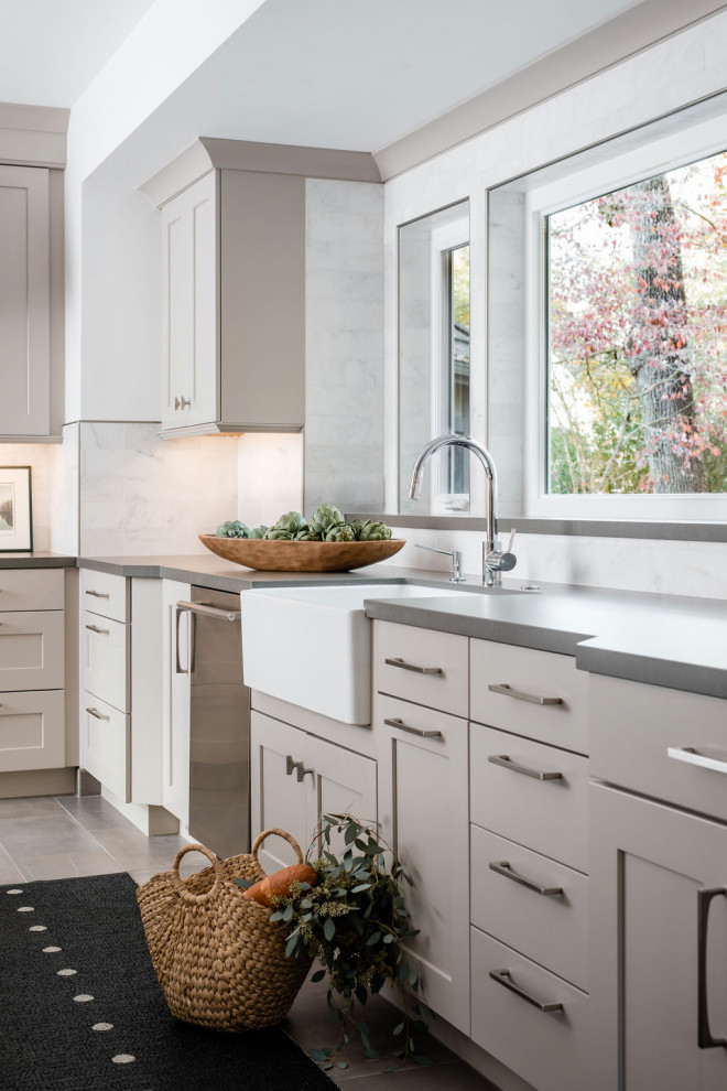 Kitchen - transitional kitchen idea in Sacramento