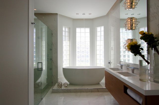 Cool, Not Cold, Contemporary Makeover modern-badezimmer