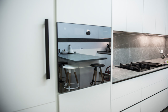 Un proyecto de cocina luminoso contemporary-kitchen