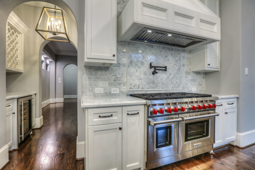 Transitional kitchen photo in Houston