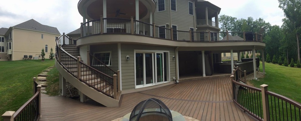 Curvilinear Deck and Outdoor Living