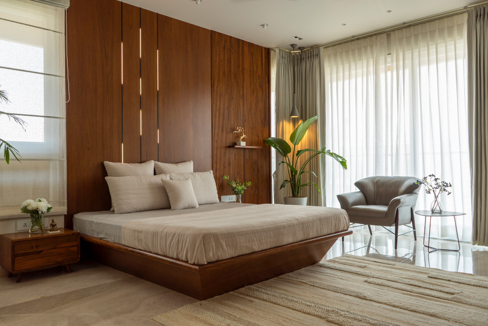 Exempel på ett modernt sovrum, med bruna väggar och grått golv