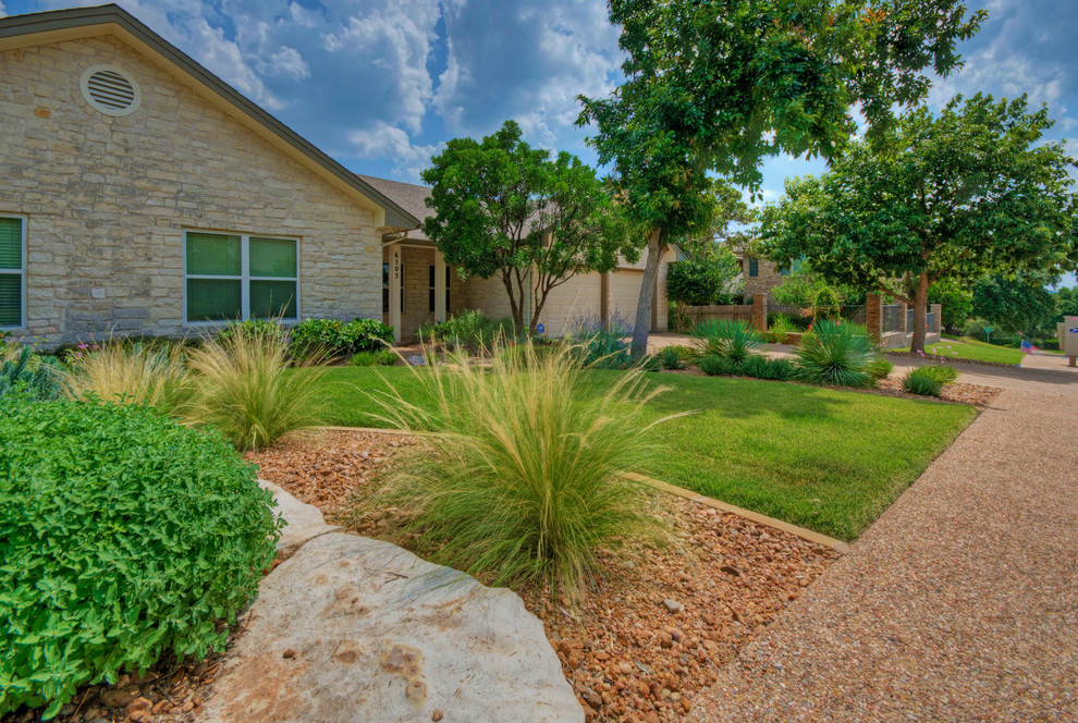 Xeric plantings Traditional Landscape Austin by Pearson