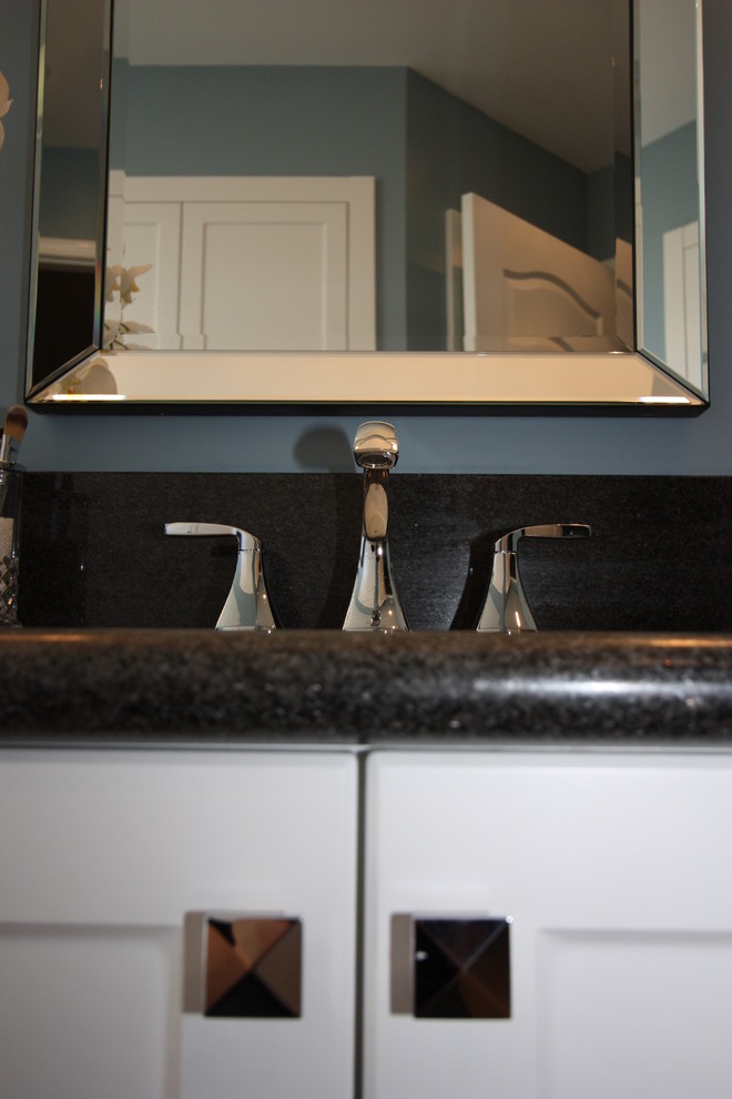Home design - transitional home design idea in Vancouver