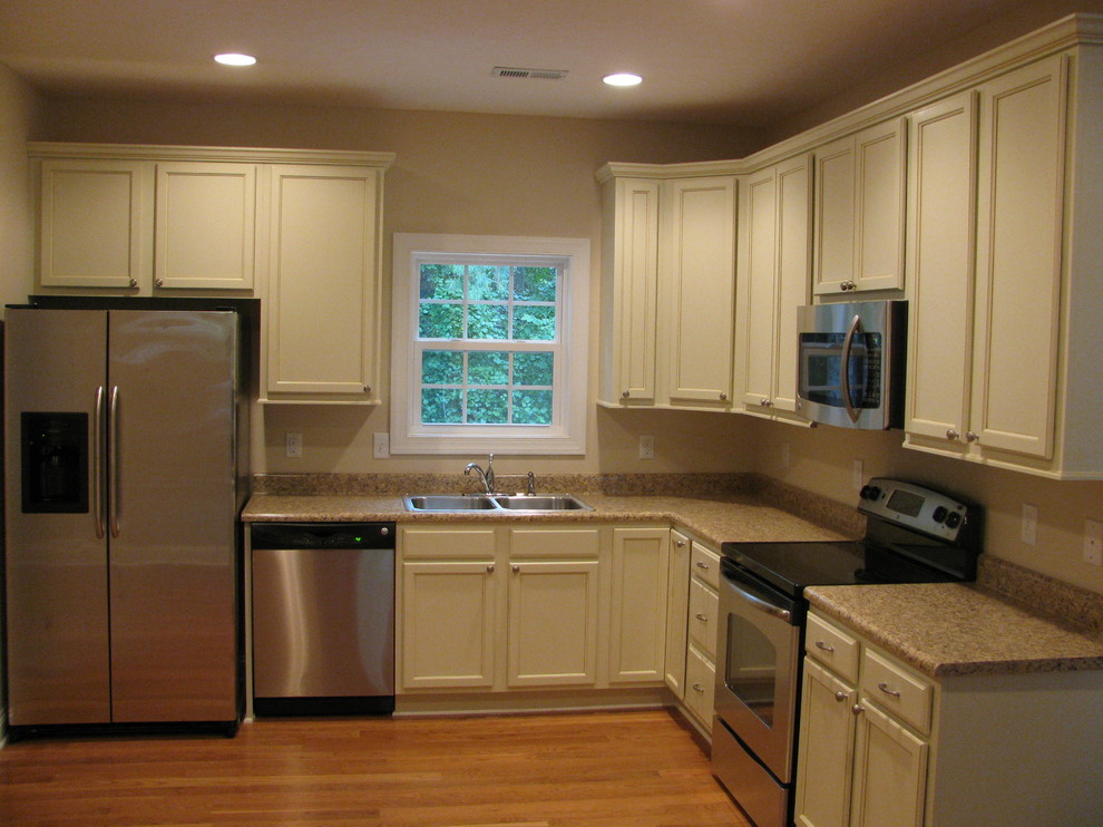 Example of a transitional kitchen design in Raleigh