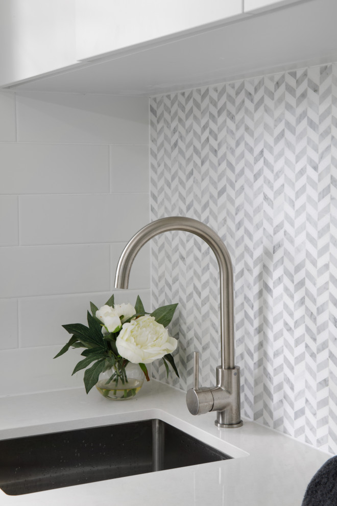 Inspiration for a transitional laundry room in Brisbane.