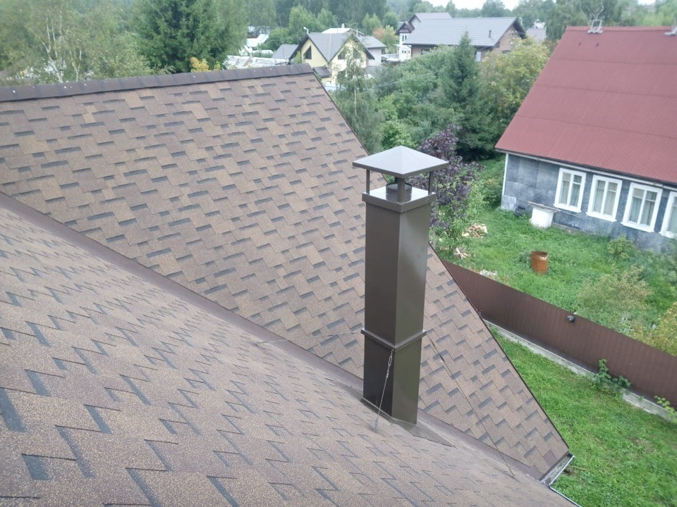 Камин с угловой топкой и минималистичным дизайном