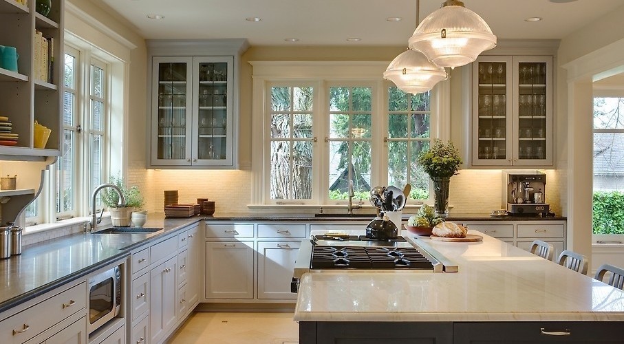 Inspiration for a large traditional l-shaped eat-in kitchen in Atlanta with a double-bowl sink, shaker cabinets, white cabinets, white splashback, stainless steel appliances, with island and white floor.