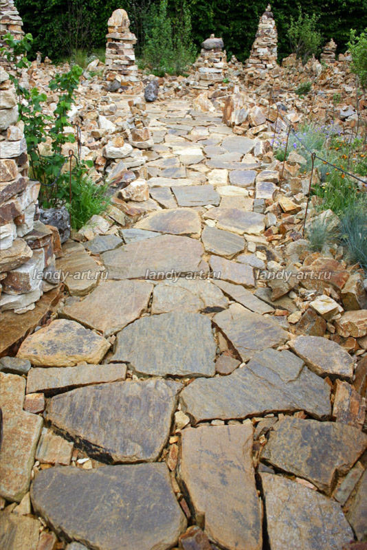 Мощение из натурального камня.