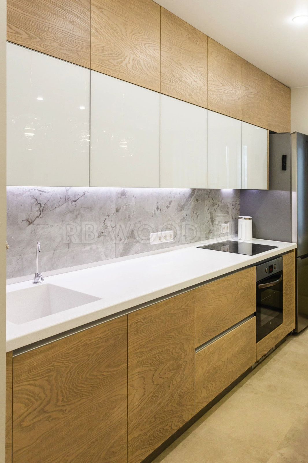 Островная кухня в квартире студии