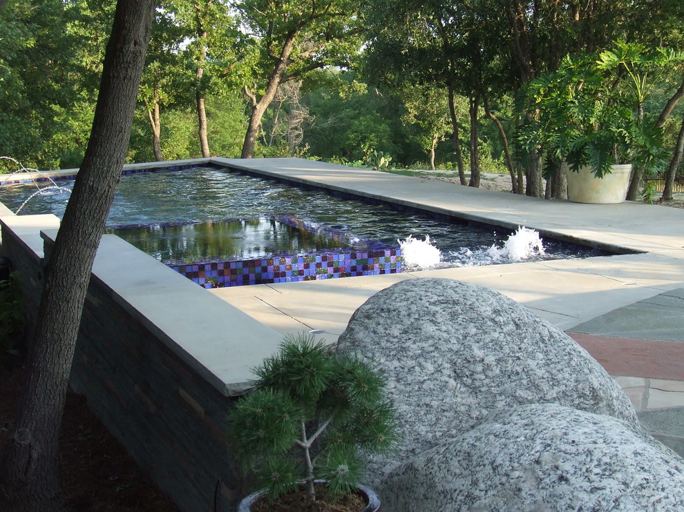 Photo of a contemporary pool in Dallas.