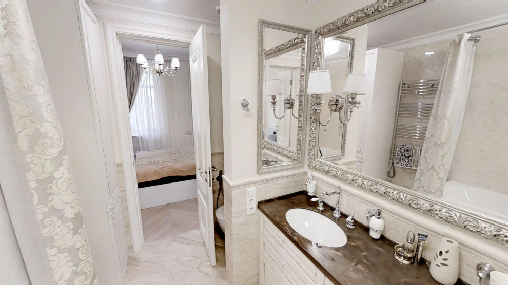 Ванная комната с двумя дверями. Проходная комната.