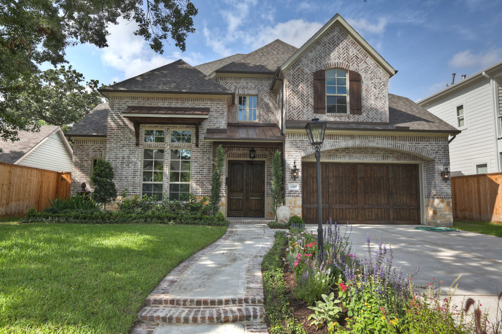 Transitional exterior home idea in Houston