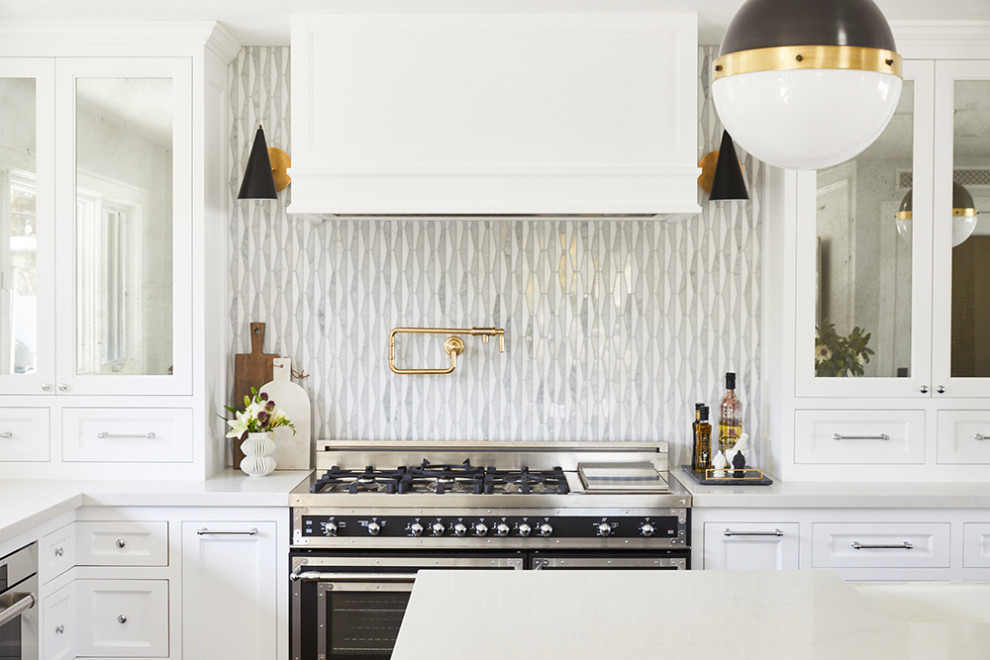 Kitchen - transitional kitchen idea in Phoenix