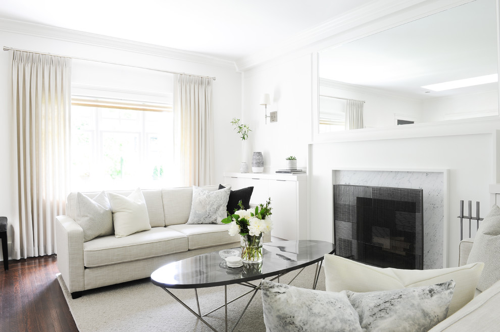 Design ideas for a transitional living room in Vancouver.