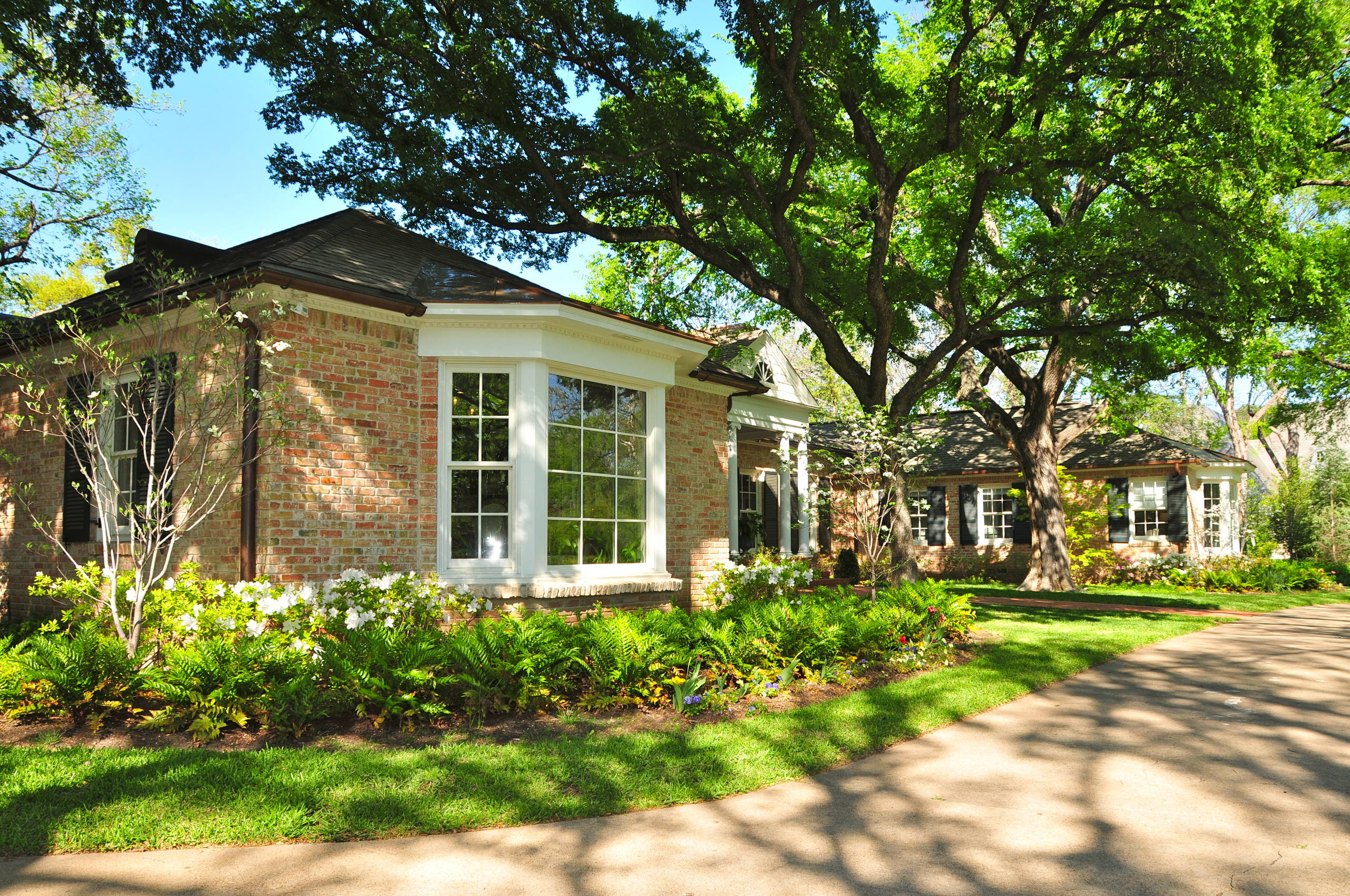 3 Bedroom Brick Tudor Style Ranch on almost an acre with Atrium and All  Season Room - Ness Bros., image size:2560x1700