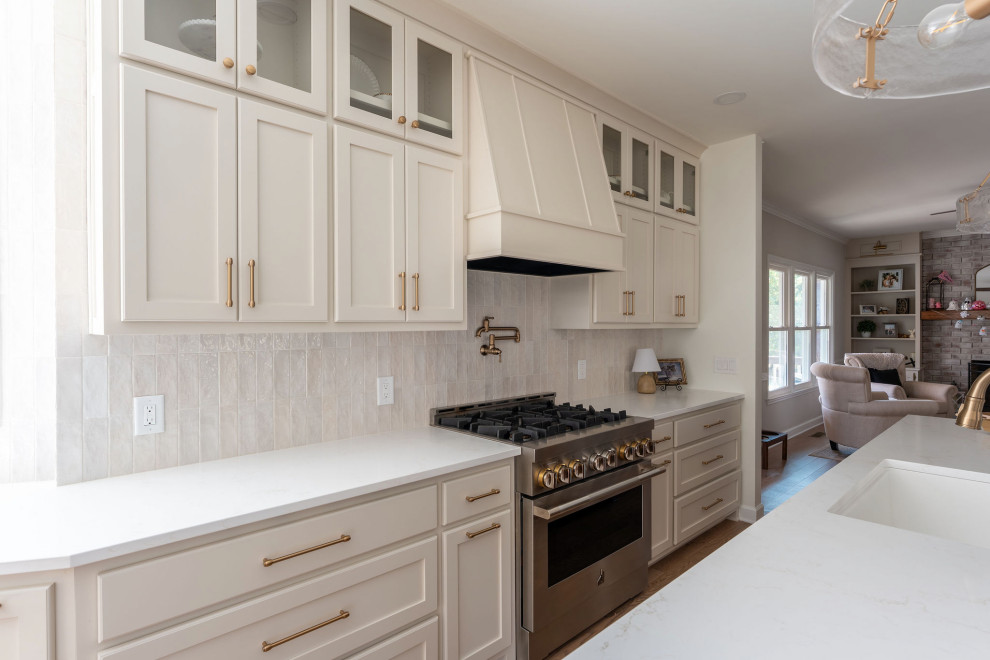 Contemporary Indian Lake Kitchen