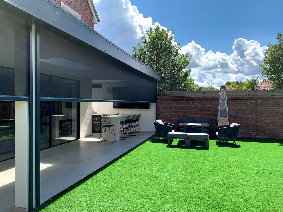 Foto de terraza minimalista grande en patio trasero