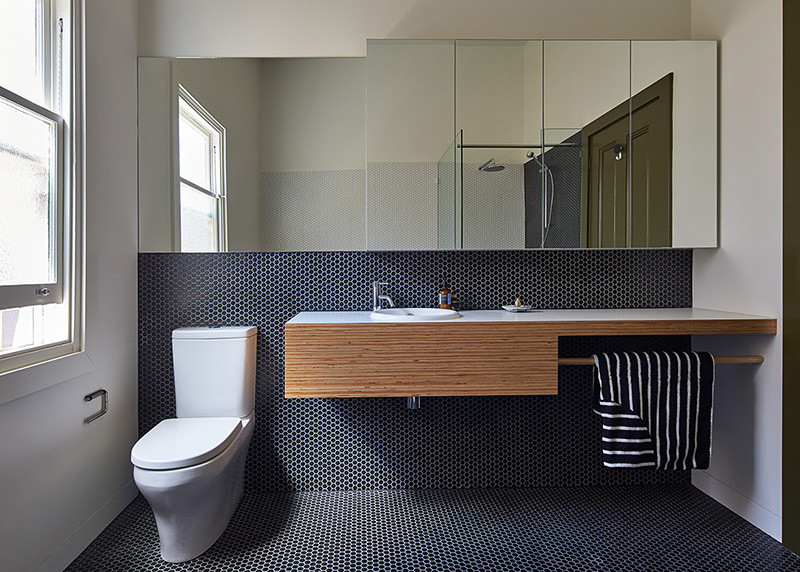 Inspiration for a mid-sized contemporary bathroom in Melbourne.
