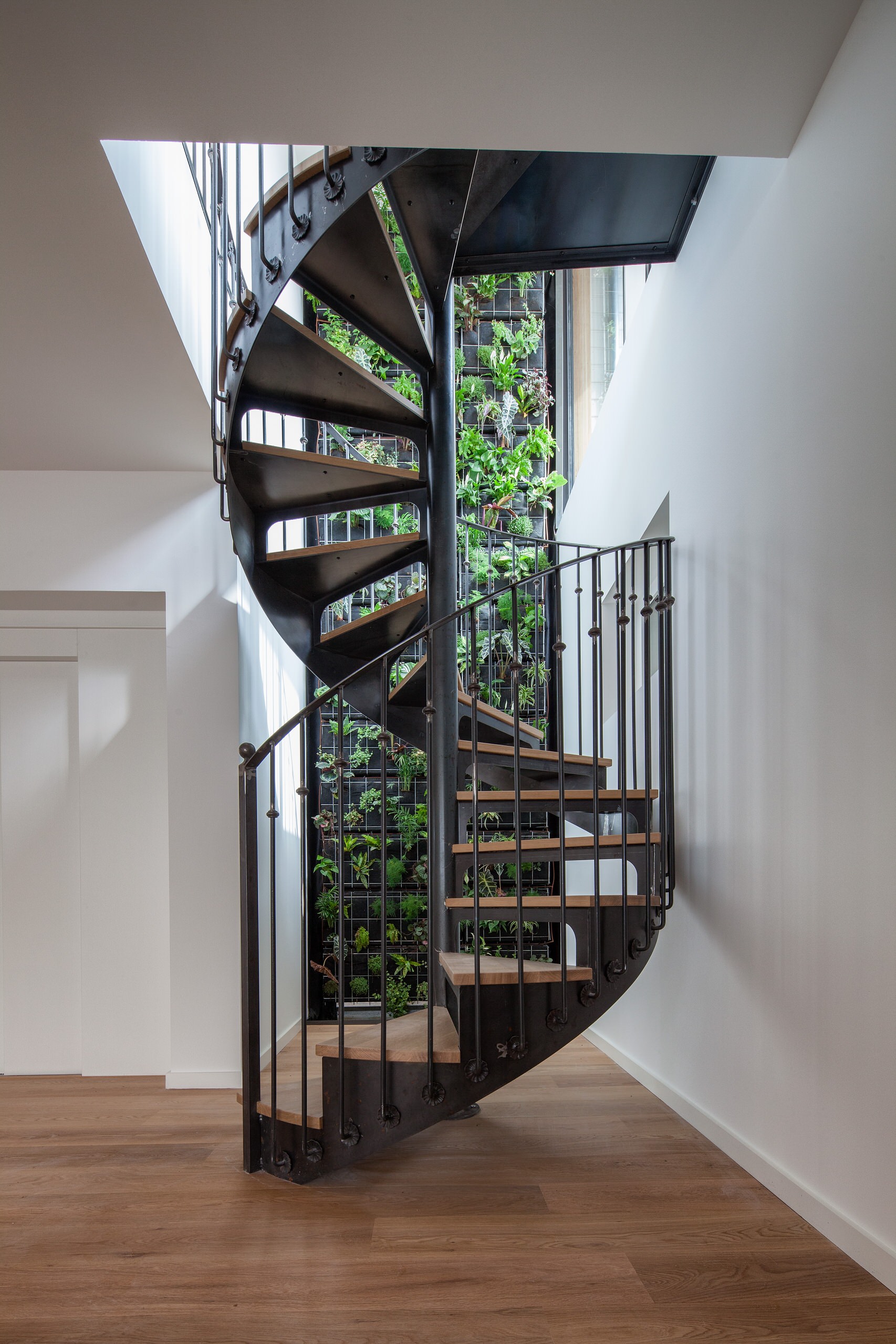 おしゃれならせん階段の画像 75選 - 2026 年 7月 | Houzz (ハウズ)
