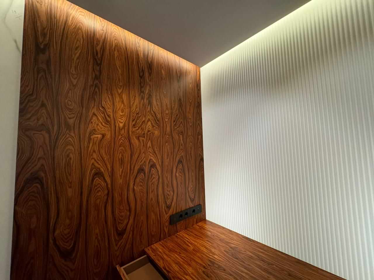 Стеновые панели и мебель в квартире