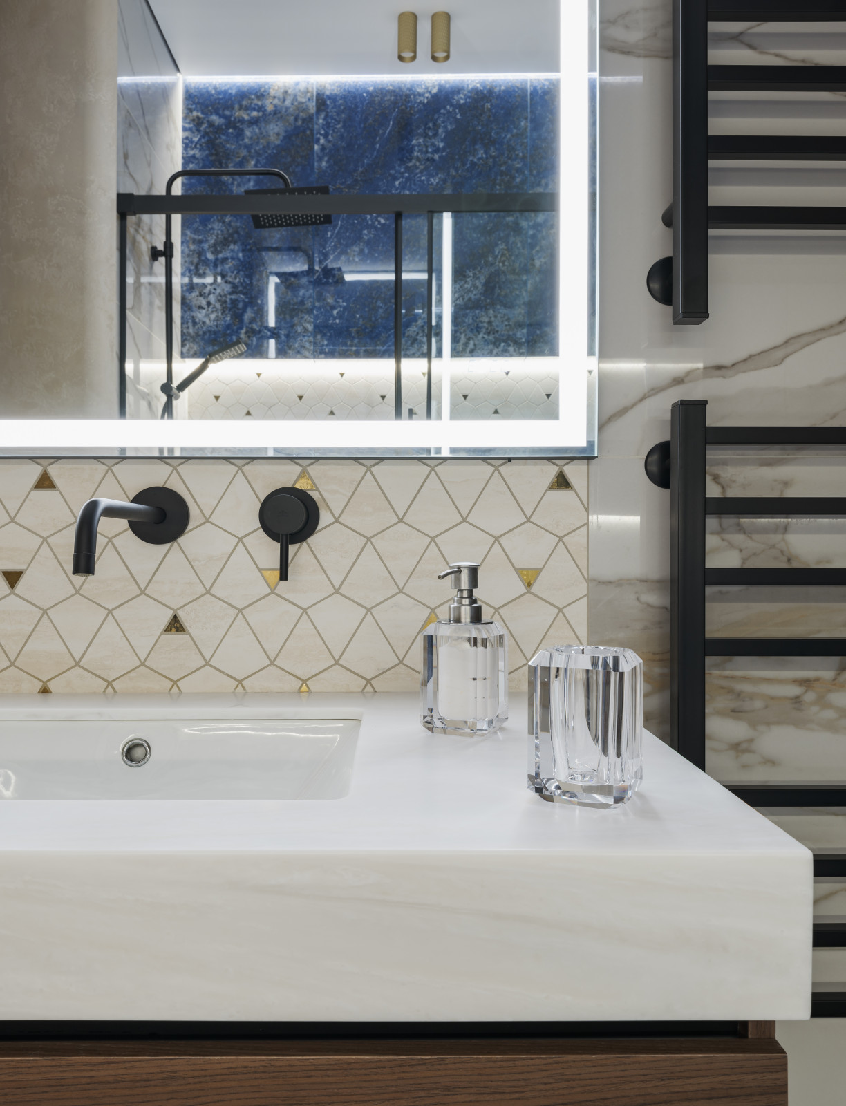 Реализация современной четырехкомнатной квартиры площадью 170 м²