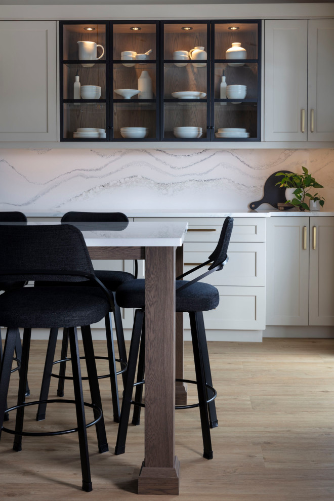 Transitional kitchen photo in Toronto