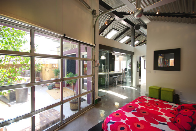 Industrial Design Bungalow in SLC modern-schlafzimmer