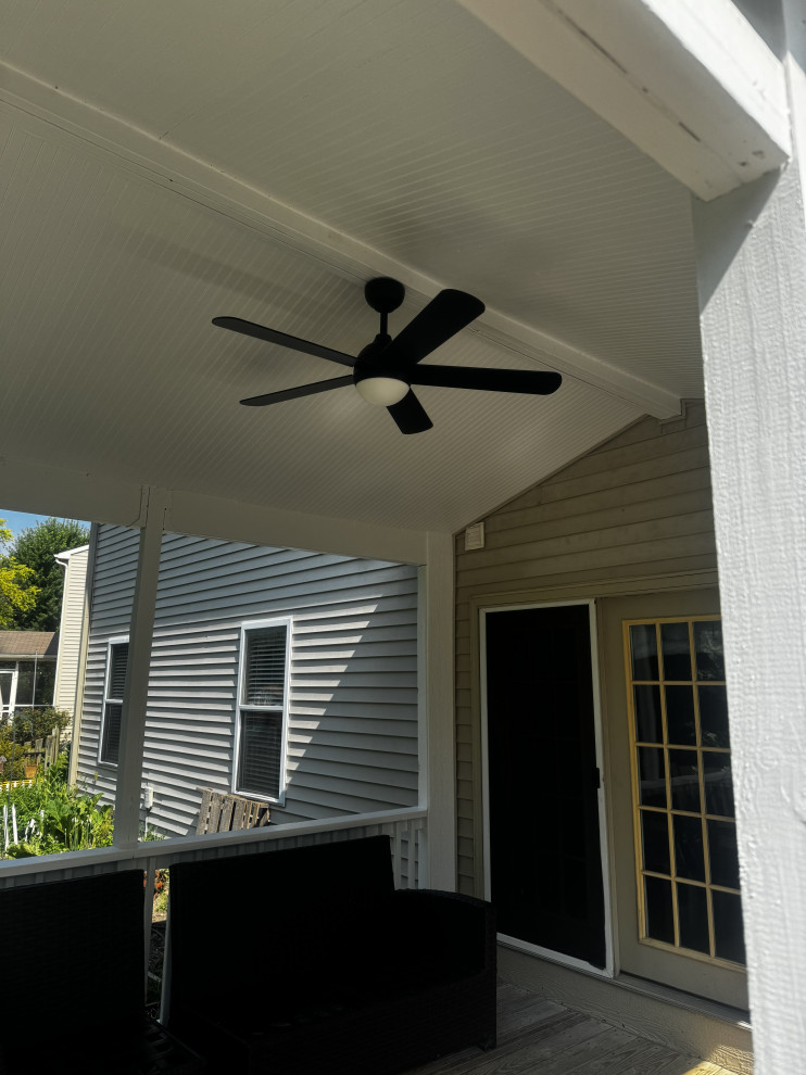 Sweet Briar North Screened in Porch