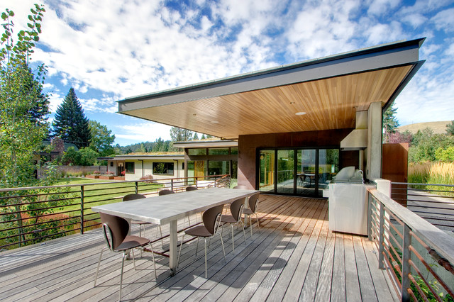 Creekside contemporary-traedaeck