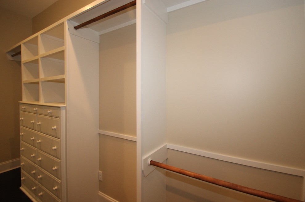 Example of a classic closet design in New Orleans
