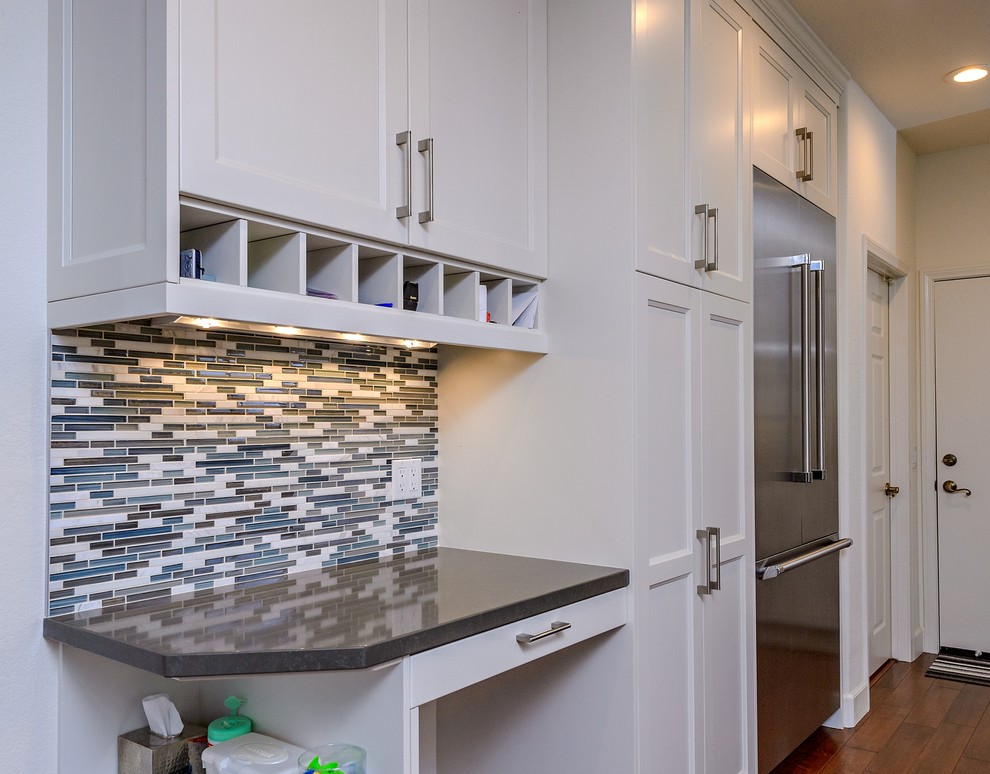 Kitchen - transitional kitchen idea in San Diego