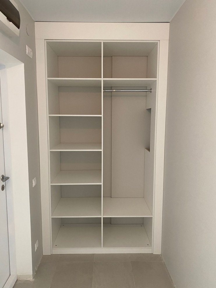 Встроенные распашные шкафы