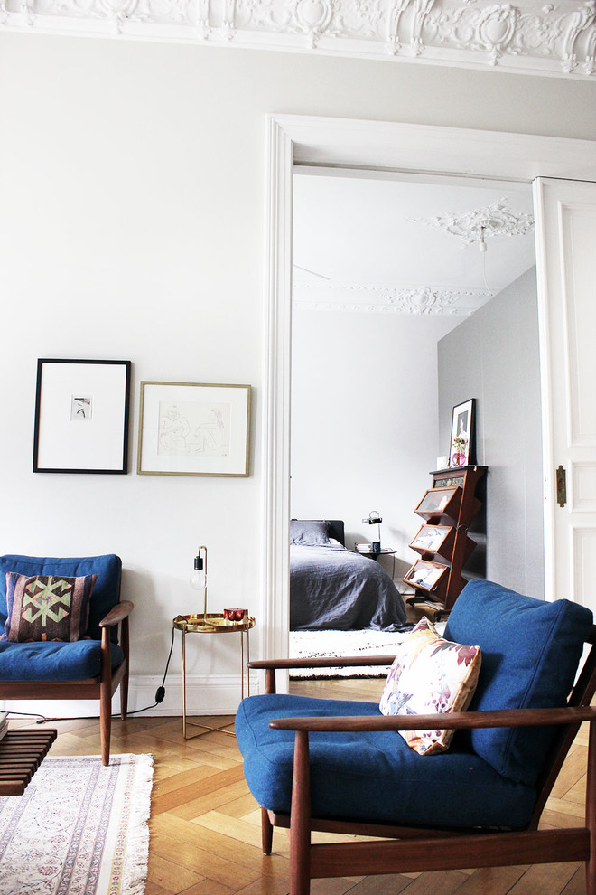 This is an example of a scandinavian family room in Hamburg.