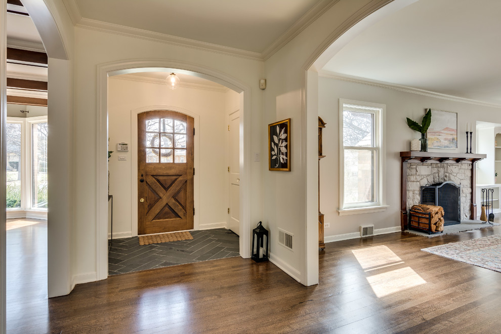 Entryway - transitional entryway idea in Chicago