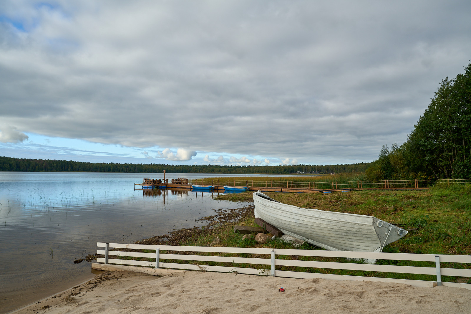 База отдыха на берегу озера. Ялкала.