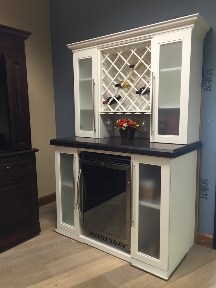 Transitional home design photo in Phoenix