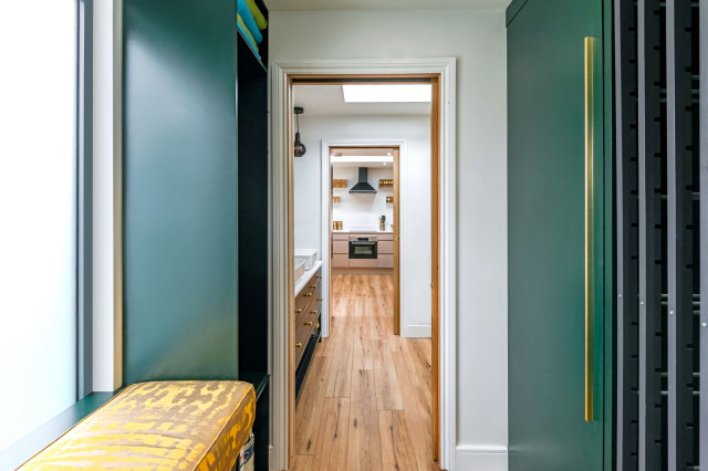 Boot room contemporary-toalett