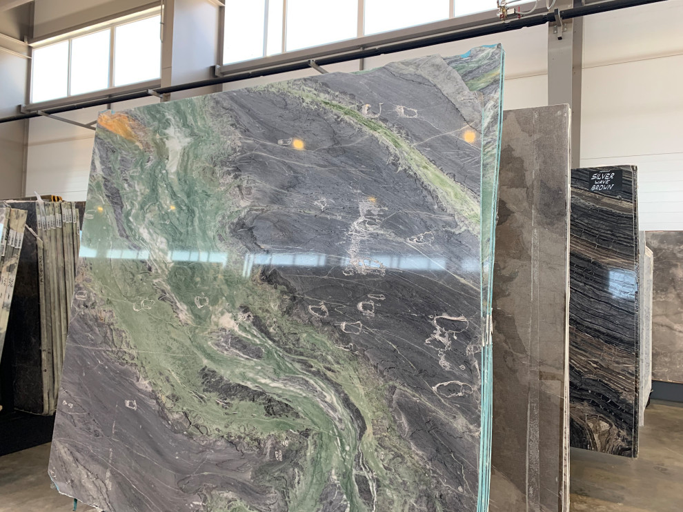 Мраморный санузел с раскладкой "бабочка"