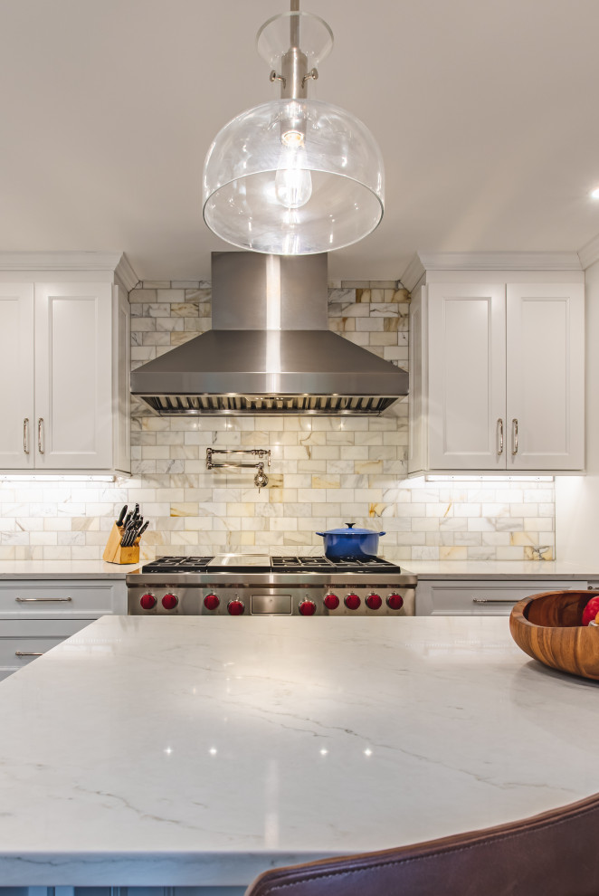 Example of a transitional home design design in DC Metro