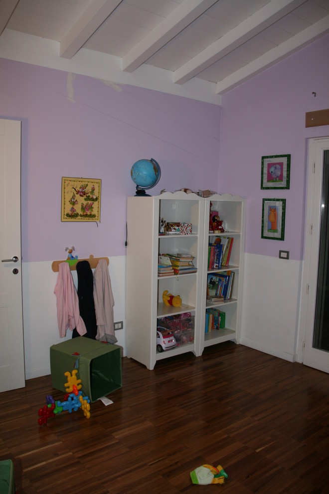 他の地域にあるコンテンポラリースタイルのおしゃれな子供部屋の写真