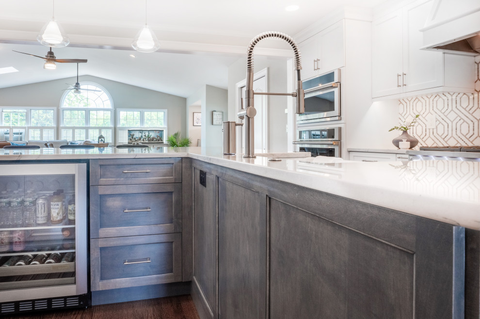 Kitchen - transitional kitchen idea in Bridgeport