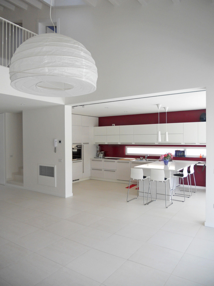 Design ideas for a contemporary kitchen in Venice.