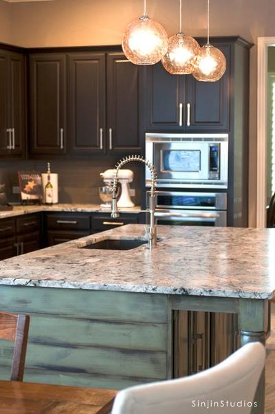 Kitchen - large transitional kitchen idea in Dallas