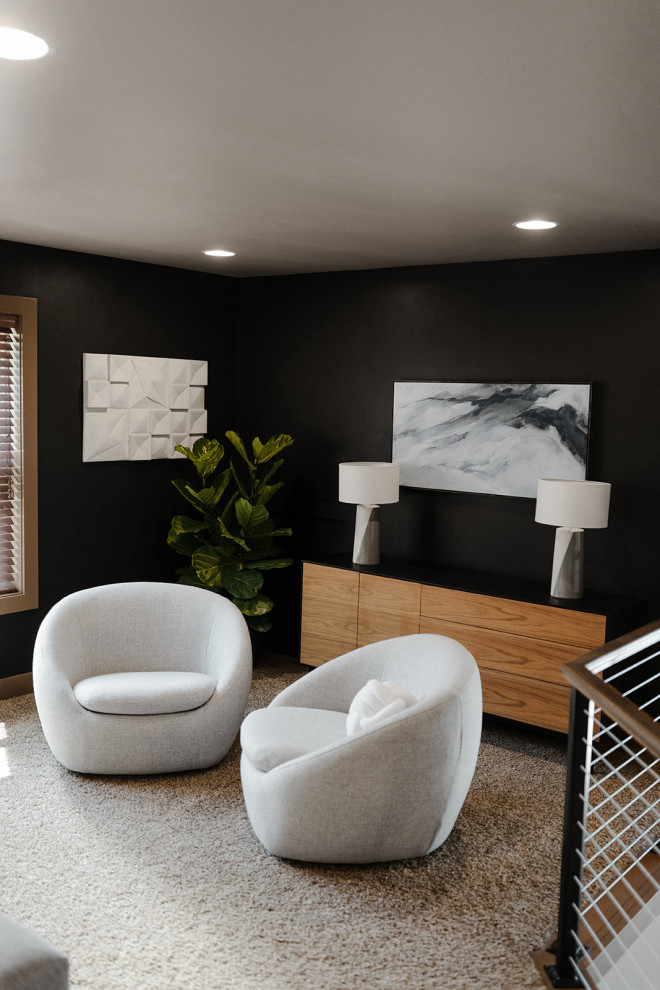Immagine di un soggiorno minimalista di medie dimensioni e stile loft con sala giochi, pareti nere, moquette, nessun camino, nessuna TV, pavimento beige e pareti in legno