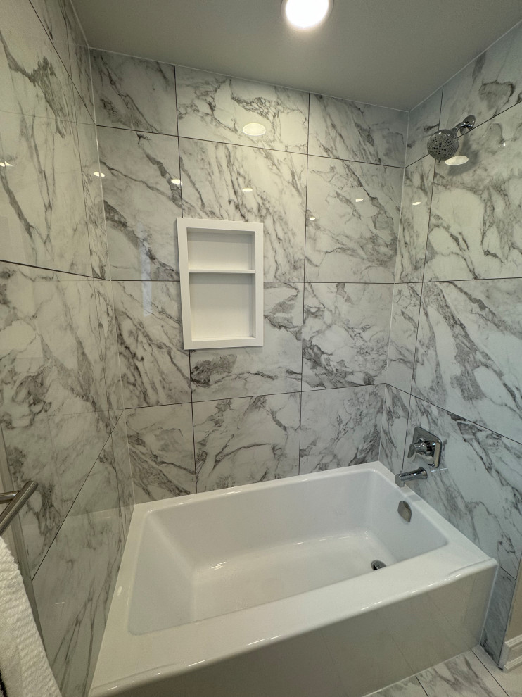 Mississauga Master Bath and Powder Room to 3-piece Bath Conversion